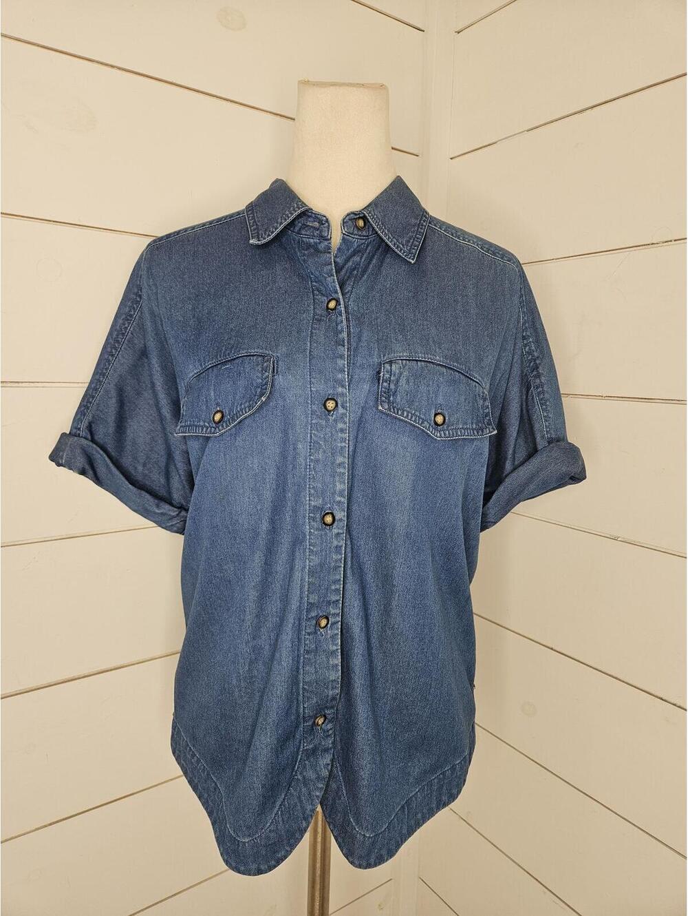 Vintage Marsh Landing large blue denim button down shirt. Classic!